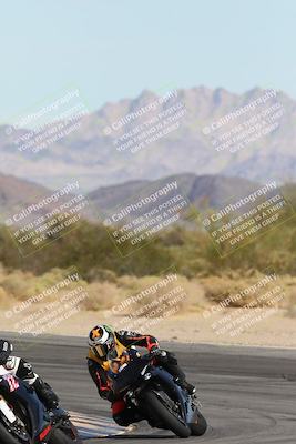 media/Nov-16-2025-Race Pace (Sun) [[8c5fa54630]]/Non Verified Riders (1st 20 Minutes)/2-Turn 10 (1010am)/